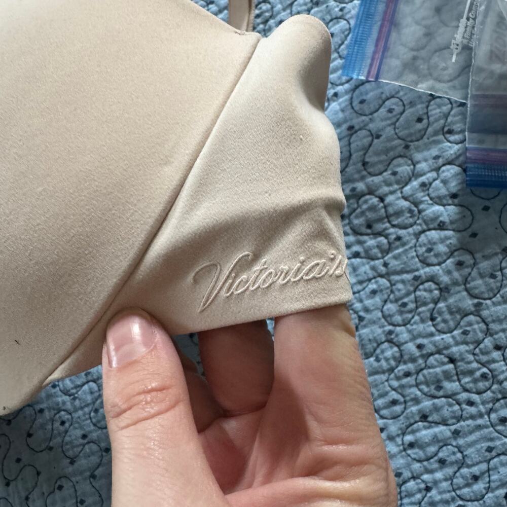 VICTORIA'S SECRET Lined Demi Bra in Light Beige Size 38D everyday adjustable - Picture 3 of 7